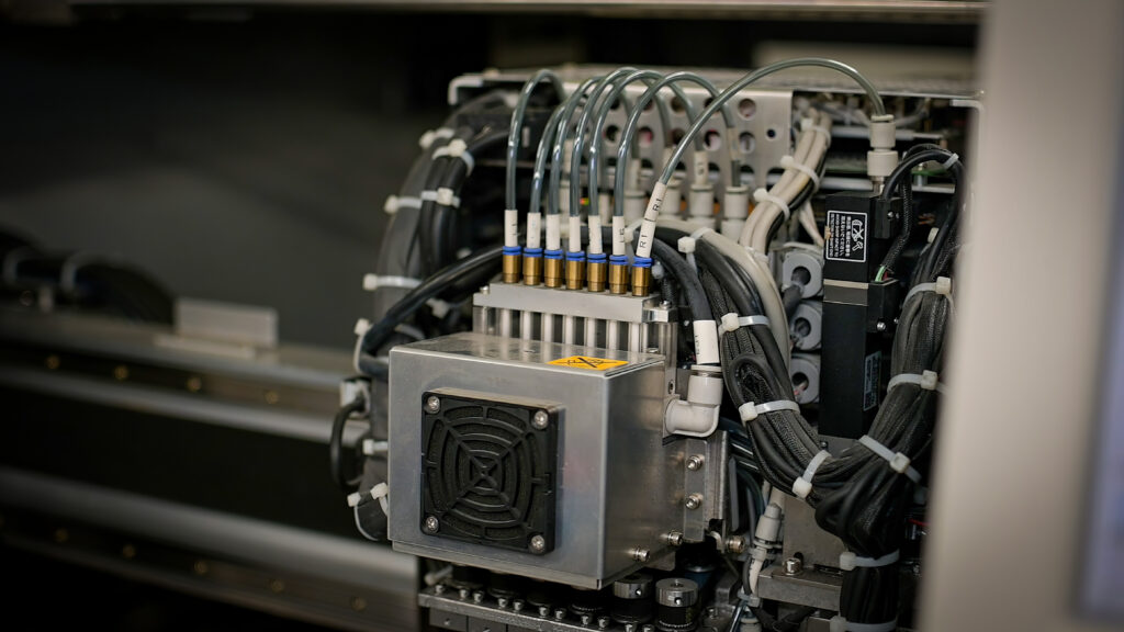 Drawbacks of Through-Hole Assembly v  SMT PCB line