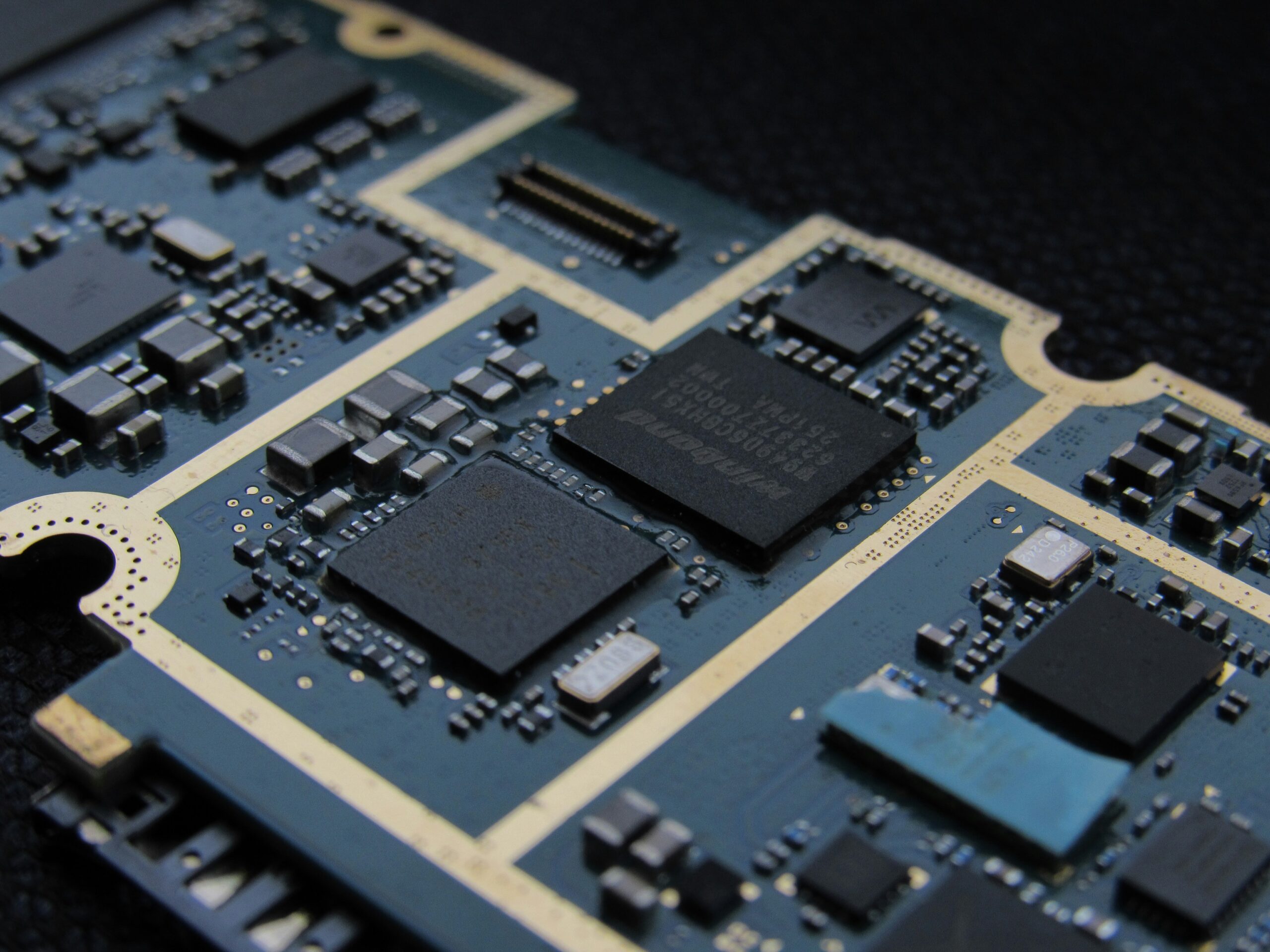 how HDI PCBs are revolutionising technology